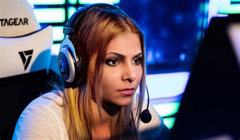 hottest female gamers